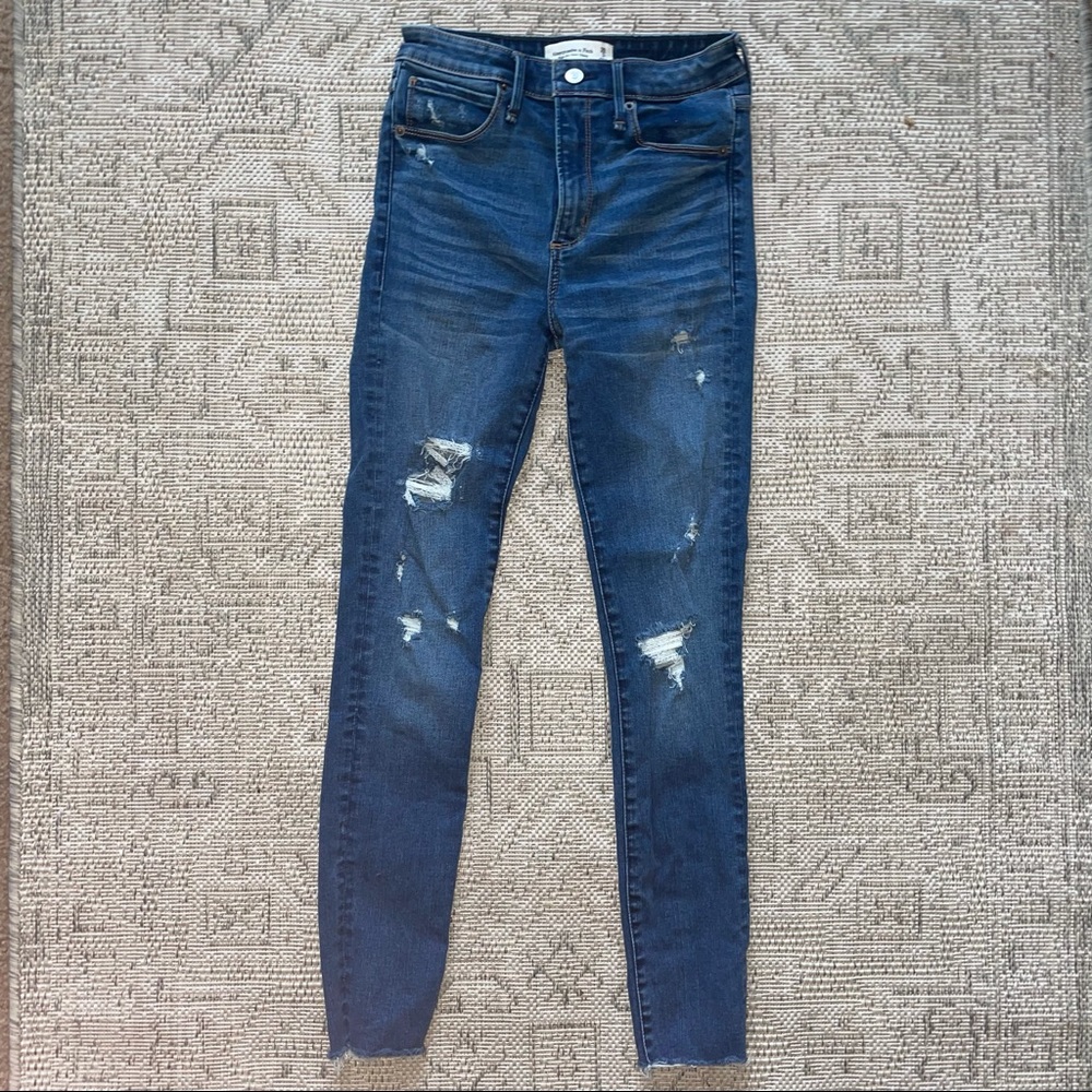 Abercrombie & Fitch Ultra High Rise Ripped Jeggings Size 2